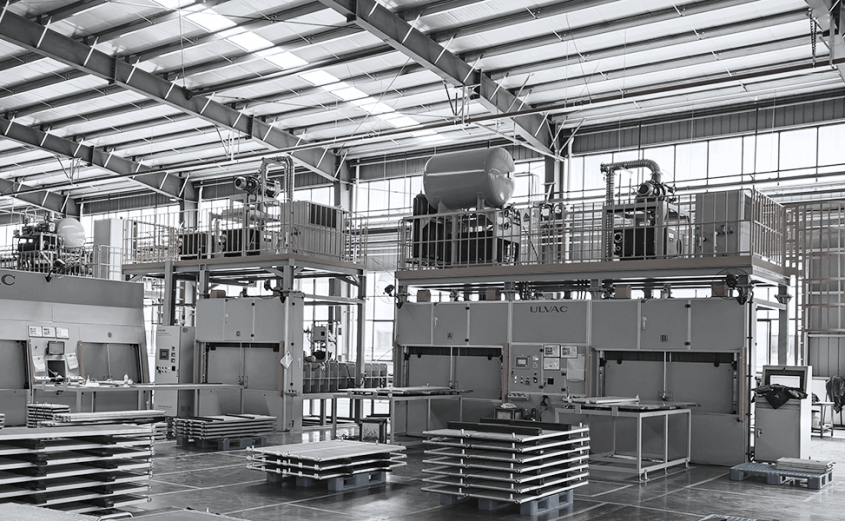 MCHE helium leak test station